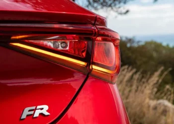 Turn Signal Works Sometimes? [Causes & Fixes]